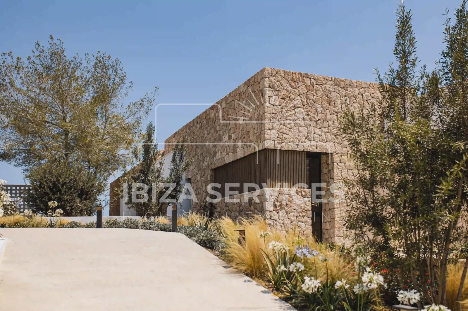 5 soverom Villa til salgs i Roca Llisa med svømmebasseng garasje - € 3 800 000 (Ref: 8659853)