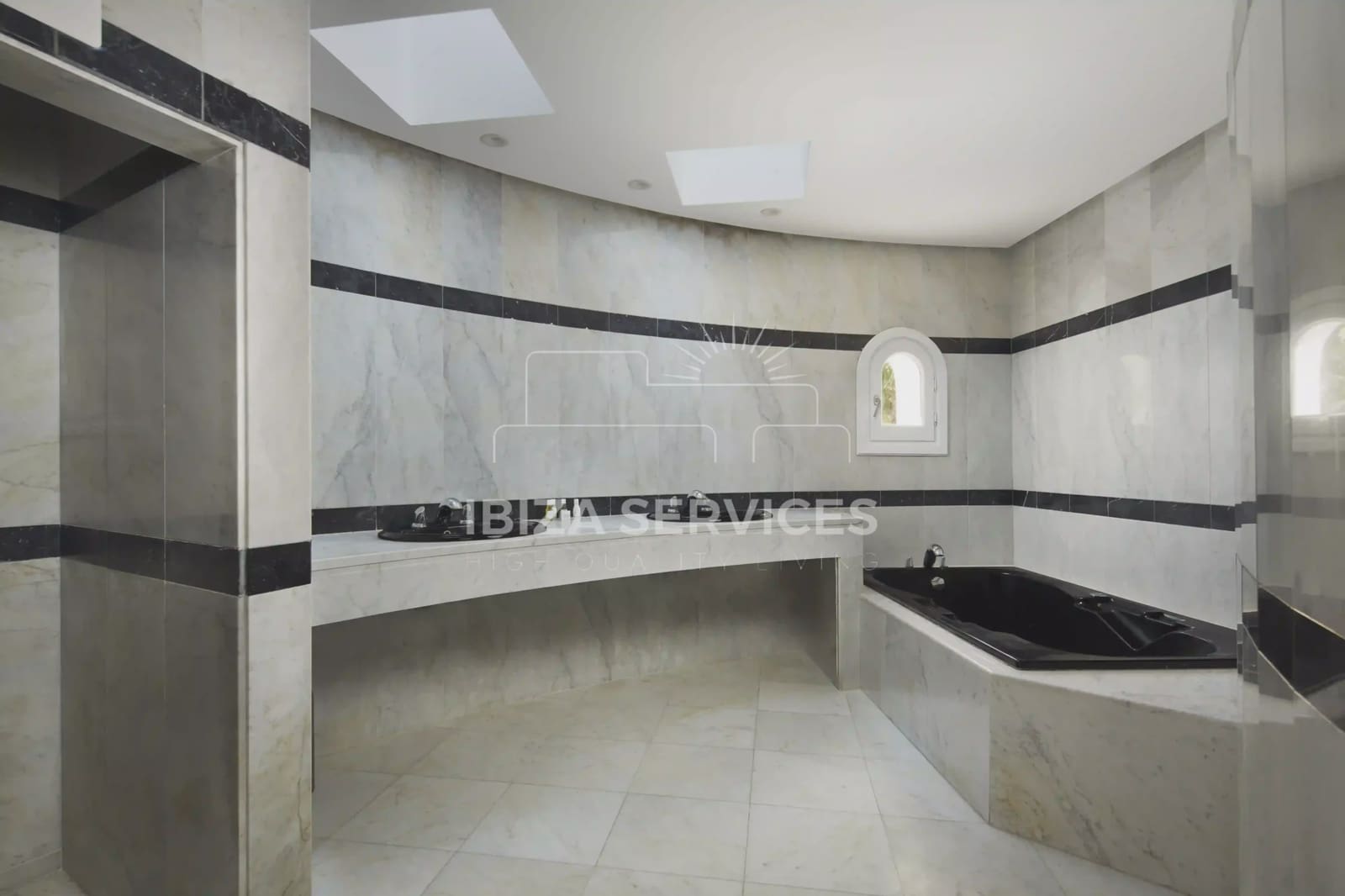 7 Zimmer Ferienvilla in Nuestra Senora de Jesus mit Pool Garage - 31.395 € (Ref: 8814165)