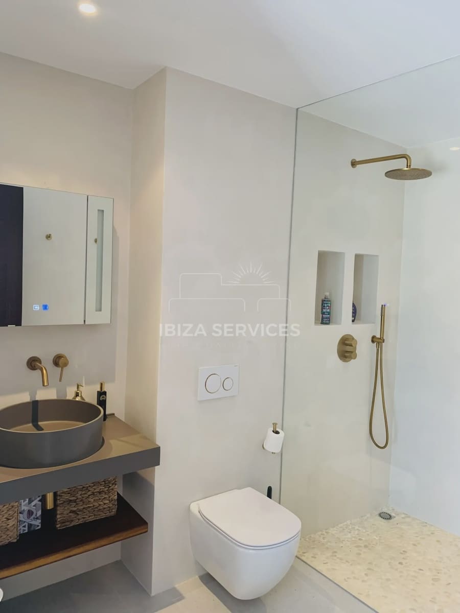 5 slaapkamer Villa voor vakantieverhuur in Es Cubells met zwembad garage - € 10.997 (Ref: 8814314)