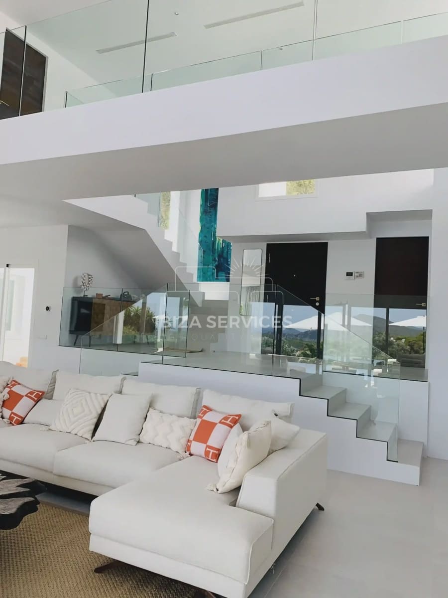 5 slaapkamer Villa voor vakantieverhuur in Es Cubells met zwembad garage - € 10.997 (Ref: 8814314)