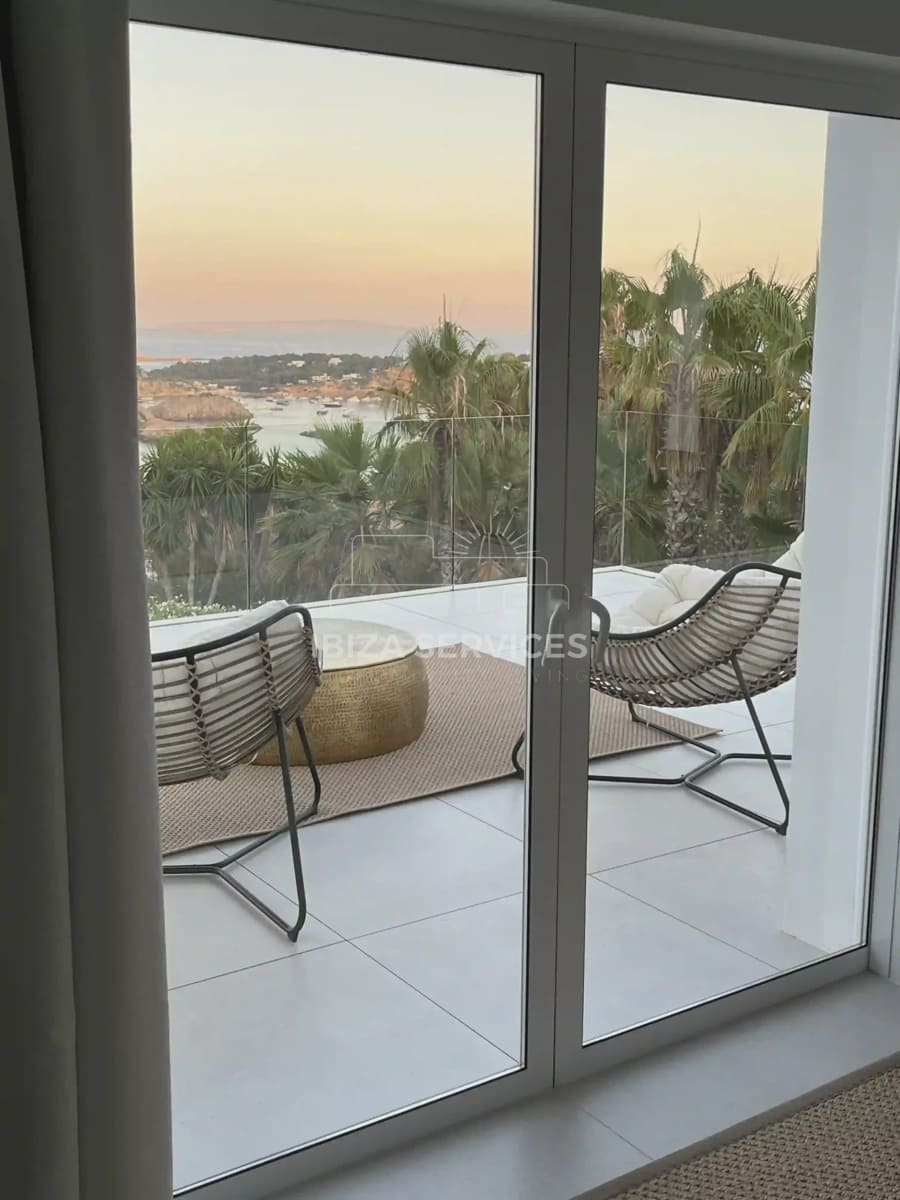 5 slaapkamer Villa voor vakantieverhuur in Es Cubells met zwembad garage - € 10.997 (Ref: 8814314)