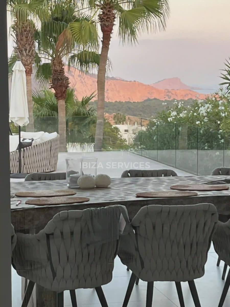 5 slaapkamer Villa voor vakantieverhuur in Es Cubells met zwembad garage - € 10.997 (Ref: 8814314)