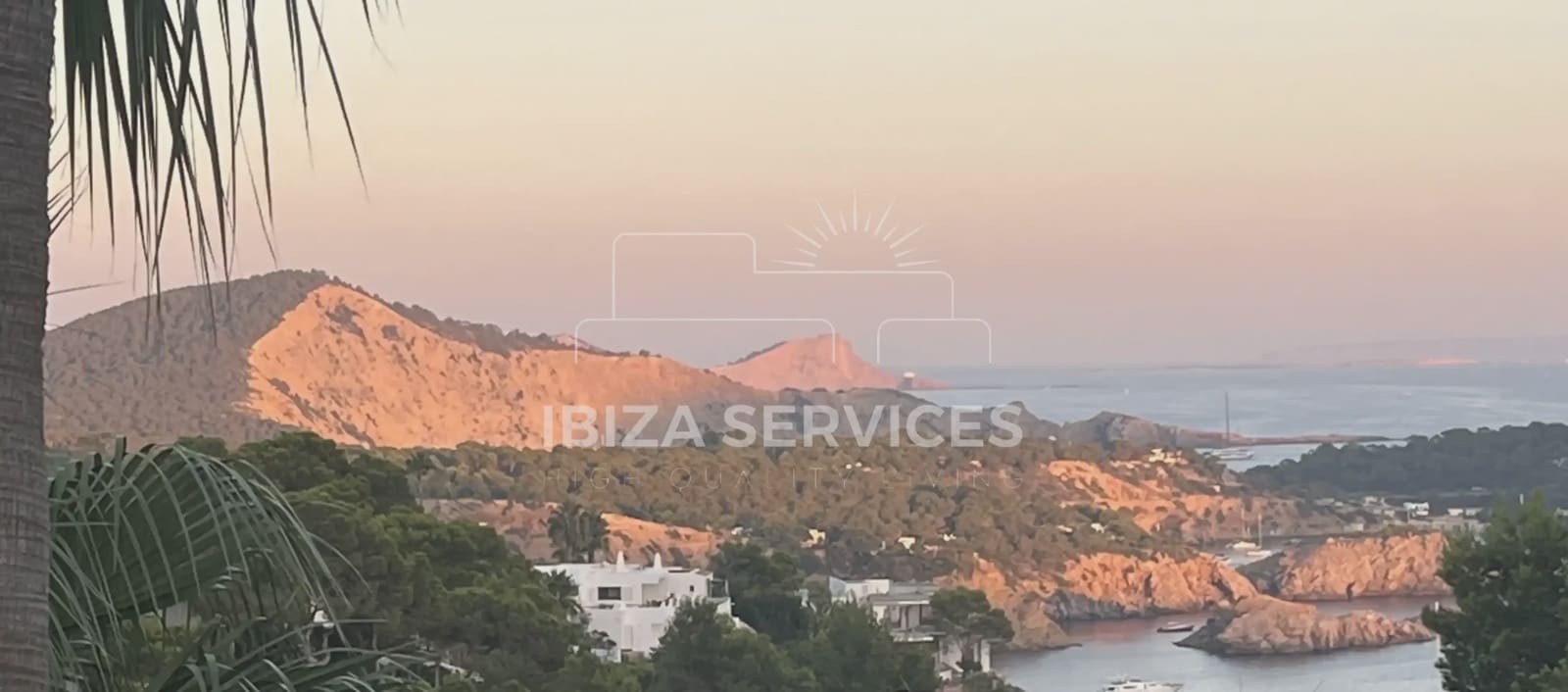 5 slaapkamer Villa voor vakantieverhuur in Es Cubells met zwembad garage - € 10.997 (Ref: 8814314)