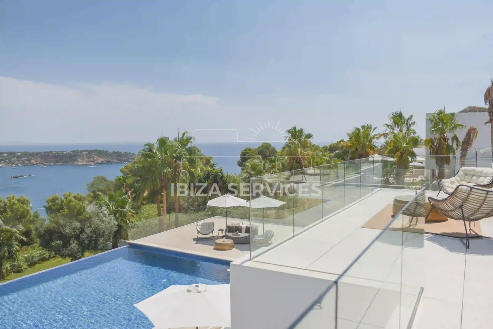 5 slaapkamer Villa voor vakantieverhuur in Es Cubells met zwembad garage - € 10.997 (Ref: 8814314)