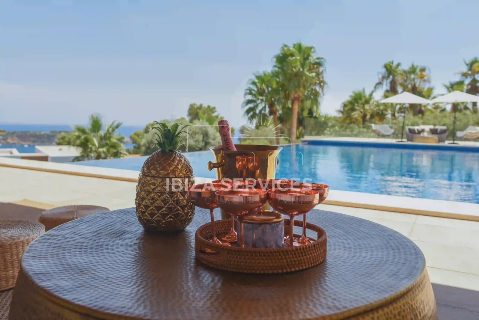 5 slaapkamer Villa voor vakantieverhuur in Es Cubells met zwembad garage - € 10.997 (Ref: 8814314)