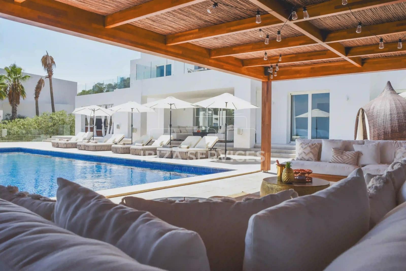 5 slaapkamer Villa voor vakantieverhuur in Es Cubells met zwembad garage - € 10.997 (Ref: 8814314)