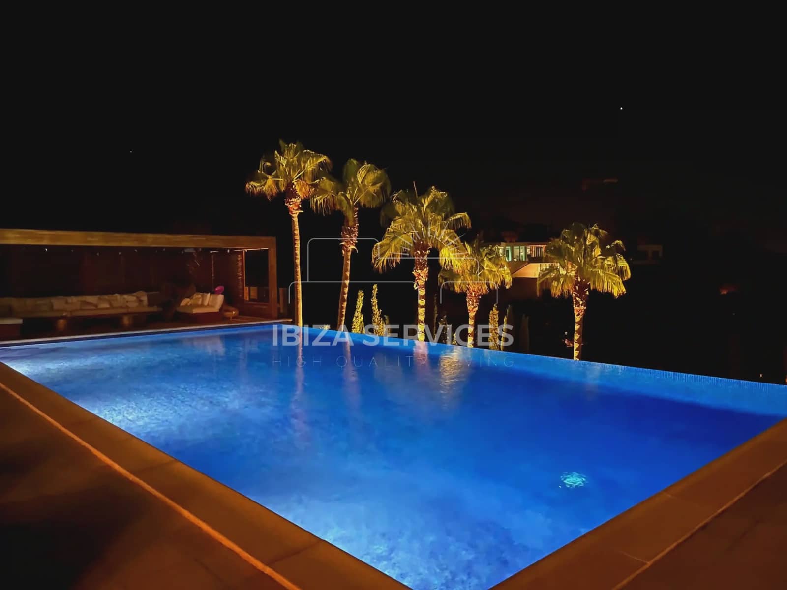 5 slaapkamer Villa voor vakantieverhuur in Es Cubells met zwembad garage - € 10.997 (Ref: 8814314)