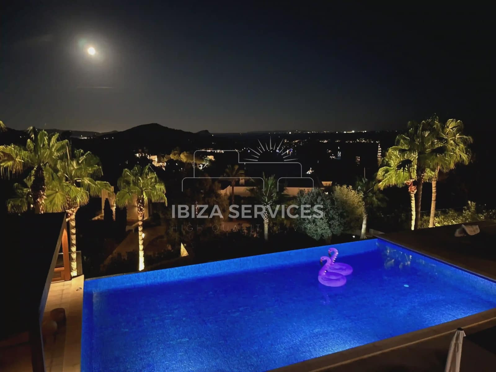 5 slaapkamer Villa voor vakantieverhuur in Es Cubells met zwembad garage - € 10.997 (Ref: 8814314)