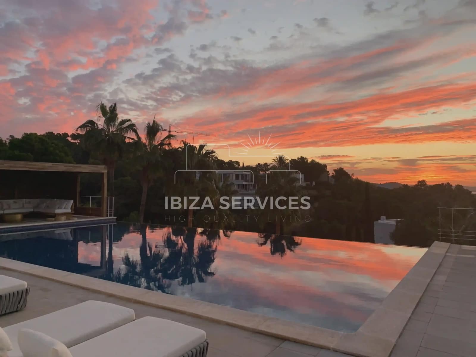 5 slaapkamer Villa voor vakantieverhuur in Es Cubells met zwembad garage - € 10.997 (Ref: 8814314)