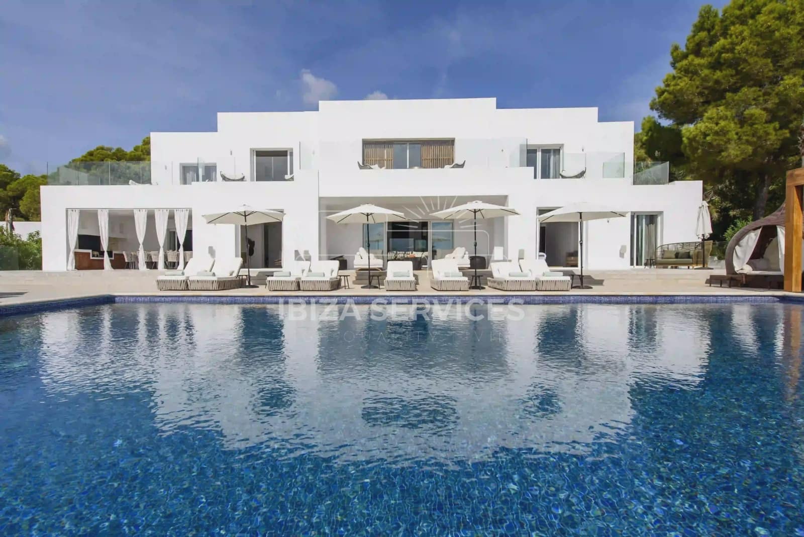 5 slaapkamer Villa voor vakantieverhuur in Es Cubells met zwembad garage - € 10.997 (Ref: 8814314)