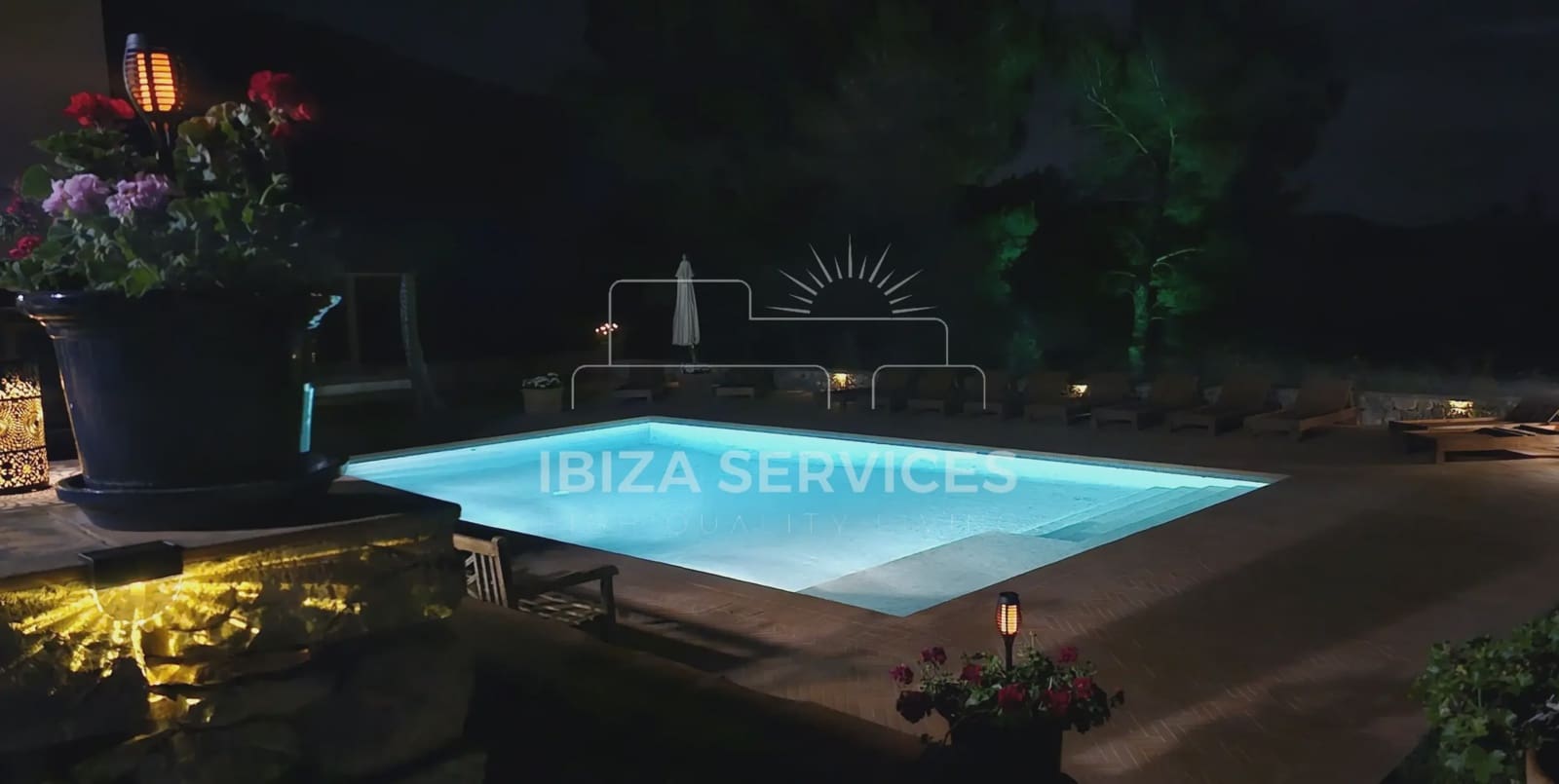 6 soverom Villa til salgs i Ibiza by med svømmebasseng garasje - € 8 050 (Ref: 8814315)