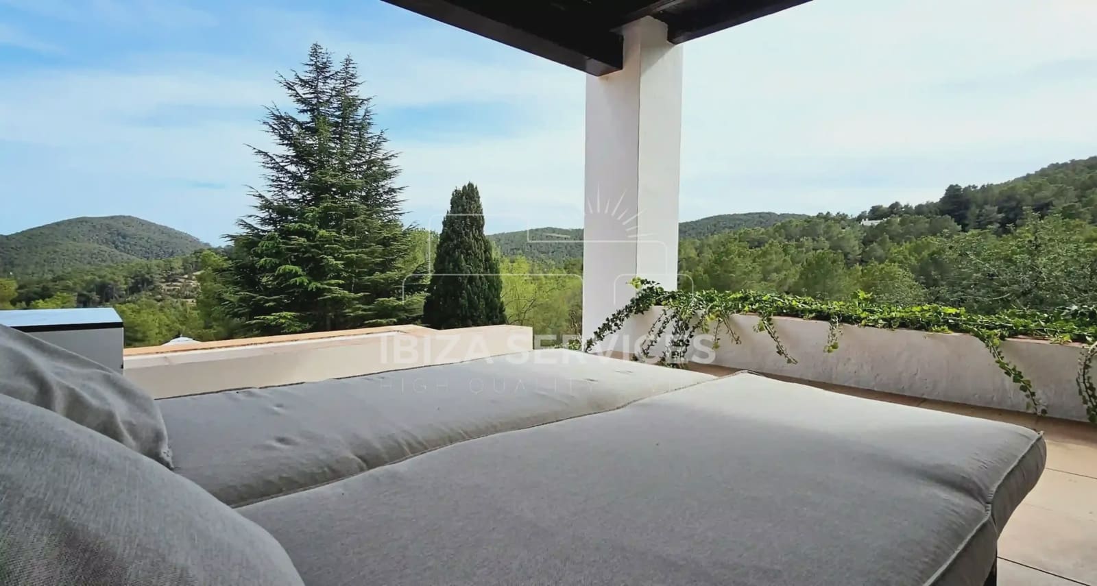 6 soverom Villa til salgs i Ibiza by med svømmebasseng garasje - € 8 050 (Ref: 8814315)