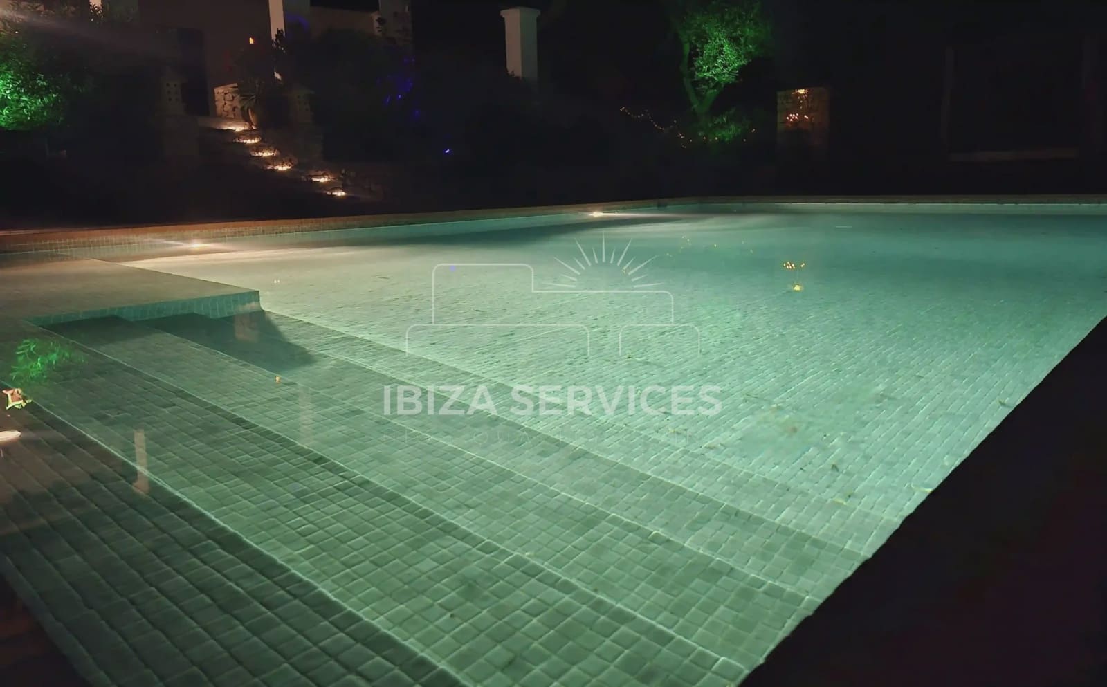 6 soverom Villa til salgs i Ibiza by med svømmebasseng garasje - € 8 050 (Ref: 8814315)