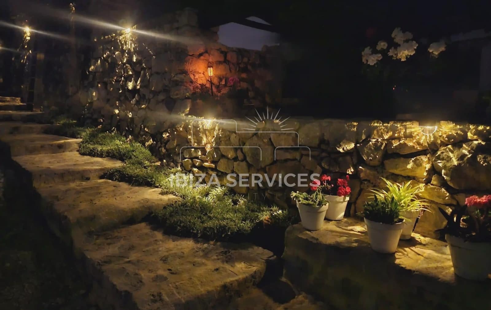 6 soverom Villa til salgs i Ibiza by med svømmebasseng garasje - € 8 050 (Ref: 8814315)