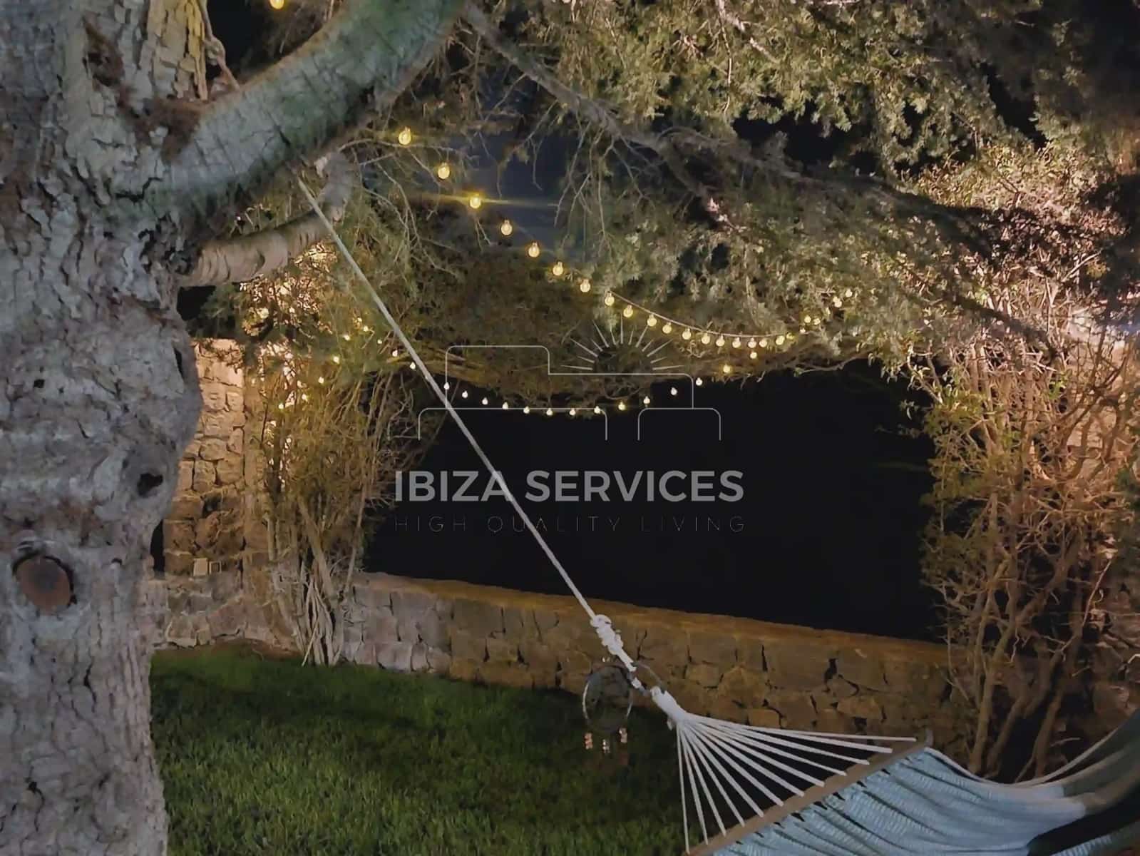 6 soverom Villa til salgs i Ibiza by med svømmebasseng garasje - € 8 050 (Ref: 8814315)