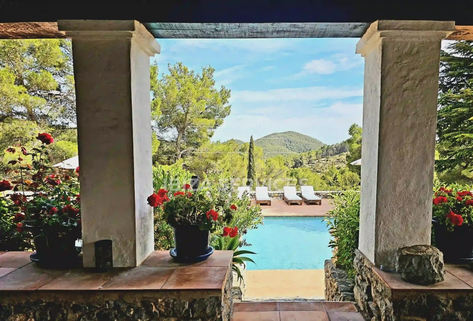 6 soverom Villa til salgs i Ibiza by med svømmebasseng garasje - € 8 050 (Ref: 8814315)
