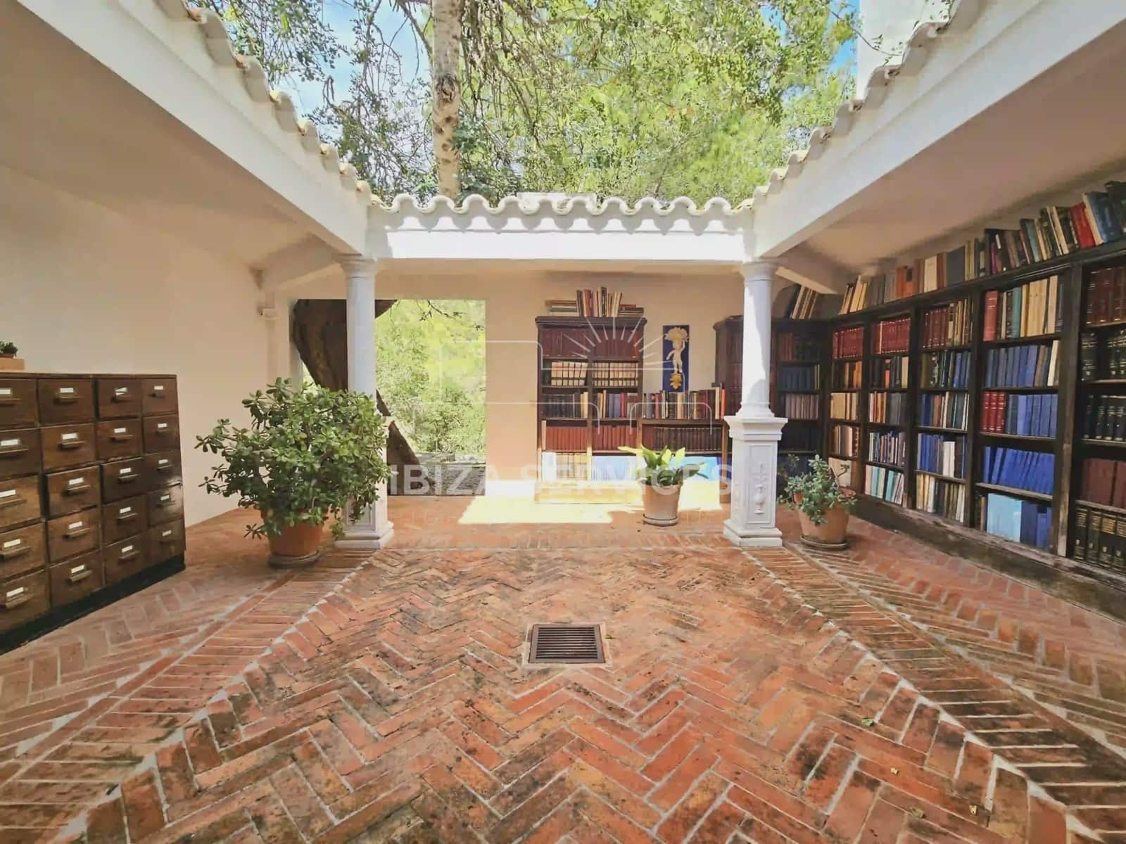 6 soverom Villa til salgs i Ibiza by med svømmebasseng garasje - € 8 050 (Ref: 8814315)