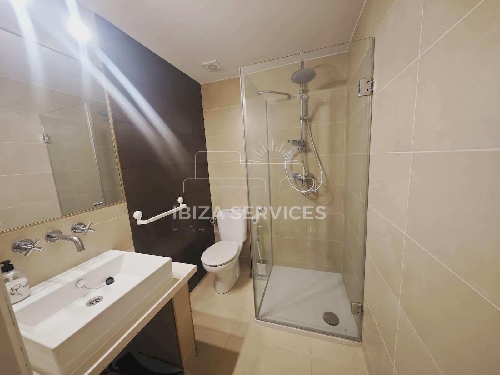 Apartamento de 4 habitaciones en Cala Llenya en alquiler con piscina garaje - 3.500 € (Ref: 8859715)