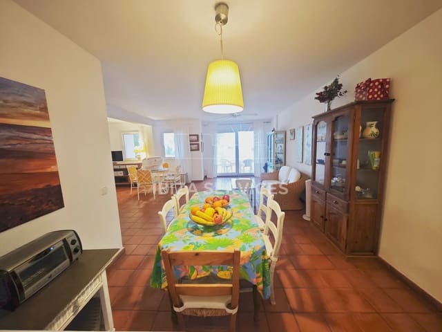 Apartamento de 4 habitaciones en Cala Llenya, Santa Eulalia / Santa Eularia en alquiler con piscina garaje - 3.500 € (Ref: 8859715)