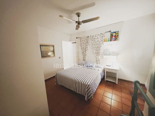 Apartamento de 4 habitaciones en Cala Llenya, Santa Eulalia / Santa Eularia en alquiler con piscina garaje - 3.500 € (Ref: 8859715)