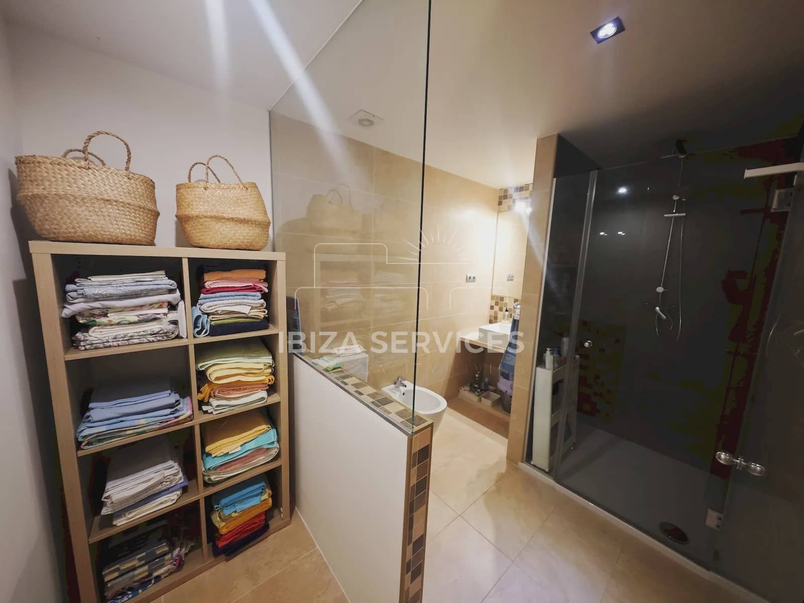 Apartamento de 4 habitaciones en Cala Llenya en alquiler con piscina garaje - 3.500 € (Ref: 8859715)