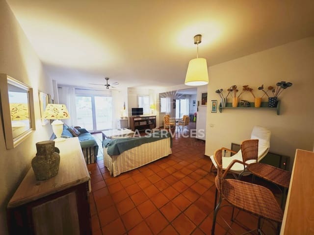 Apartamento de 4 habitaciones en Cala Llenya, Santa Eulalia / Santa Eularia en alquiler con piscina garaje - 3.500 € (Ref: 8859715)