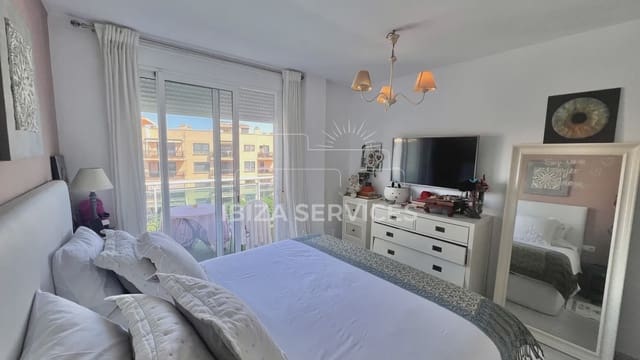 2 soveværelse Lejlighed til salg i Playa d'en Bossa, San Jose / Sant Josep de Sa Talaia med swimmingpool garage - € 700.000 (Ref: 9057169)