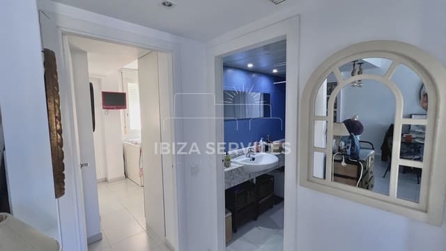 2 soveværelse Lejlighed til salg i Playa d'en Bossa, San Jose / Sant Josep de Sa Talaia med swimmingpool garage - € 700.000 (Ref: 9057169)