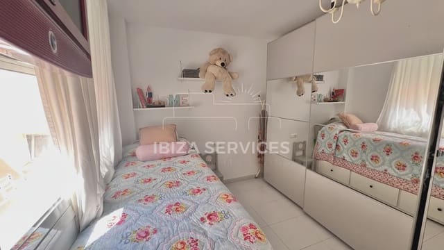 2 soveværelse Lejlighed til salg i Playa d'en Bossa, San Jose / Sant Josep de Sa Talaia med swimmingpool garage - € 700.000 (Ref: 9057169)