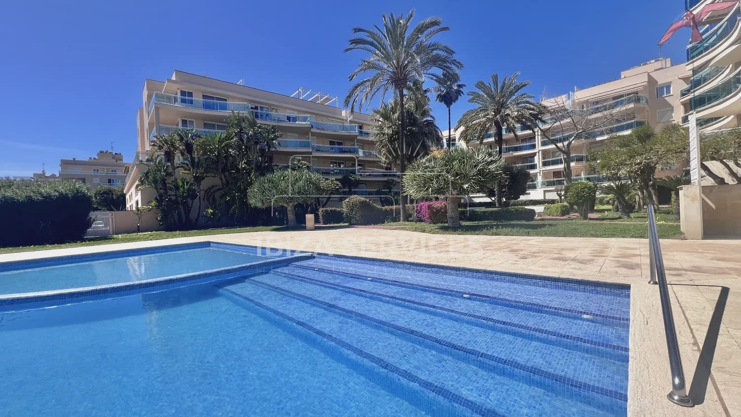2 soveværelse Lejlighed til salg i Playa d'en Bossa med swimmingpool garage - € 700.000 (Ref: 9057169)