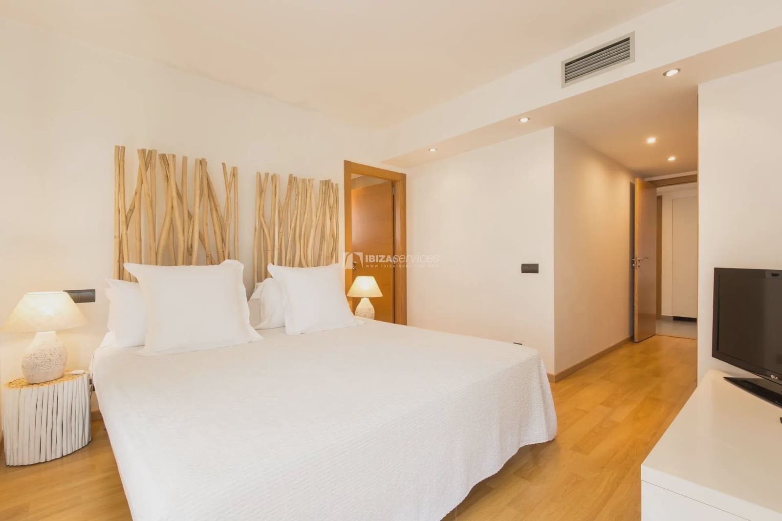 Apartamento de 3 habitaciones en Ibiza / Eivissa ciudad en alquiler con piscina garaje - 1.500 € (Ref: 9177614)