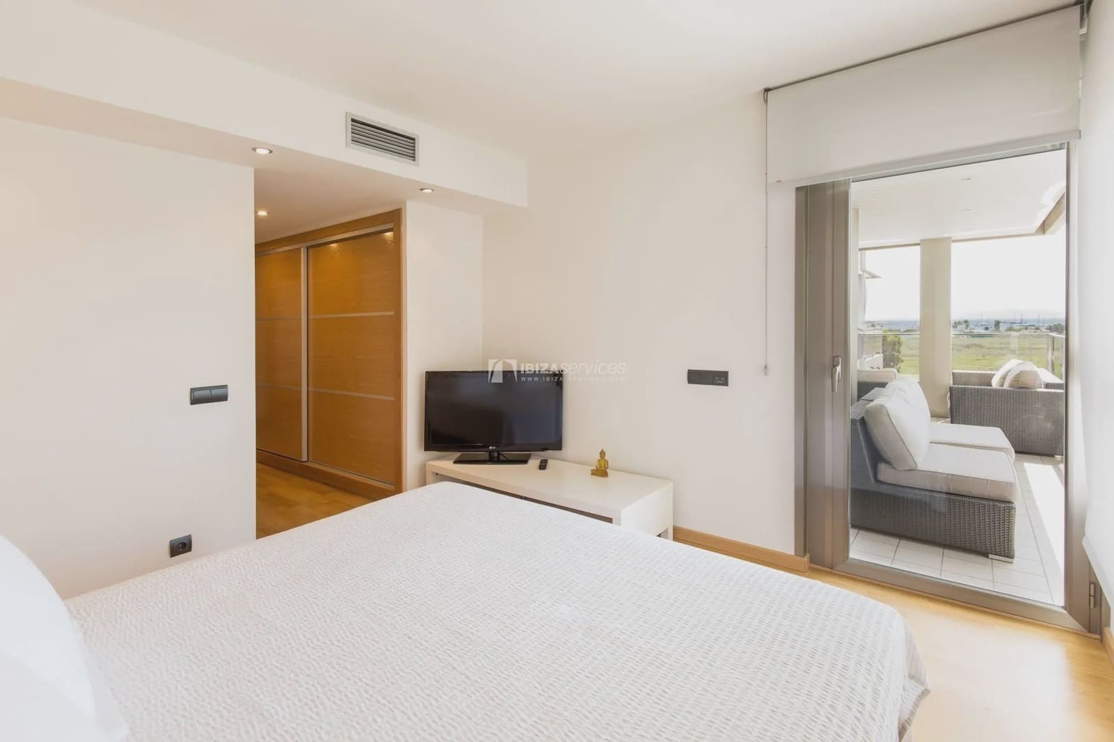 Apartamento de 3 habitaciones en Ibiza / Eivissa ciudad en alquiler con piscina garaje - 1.500 € (Ref: 9177614)