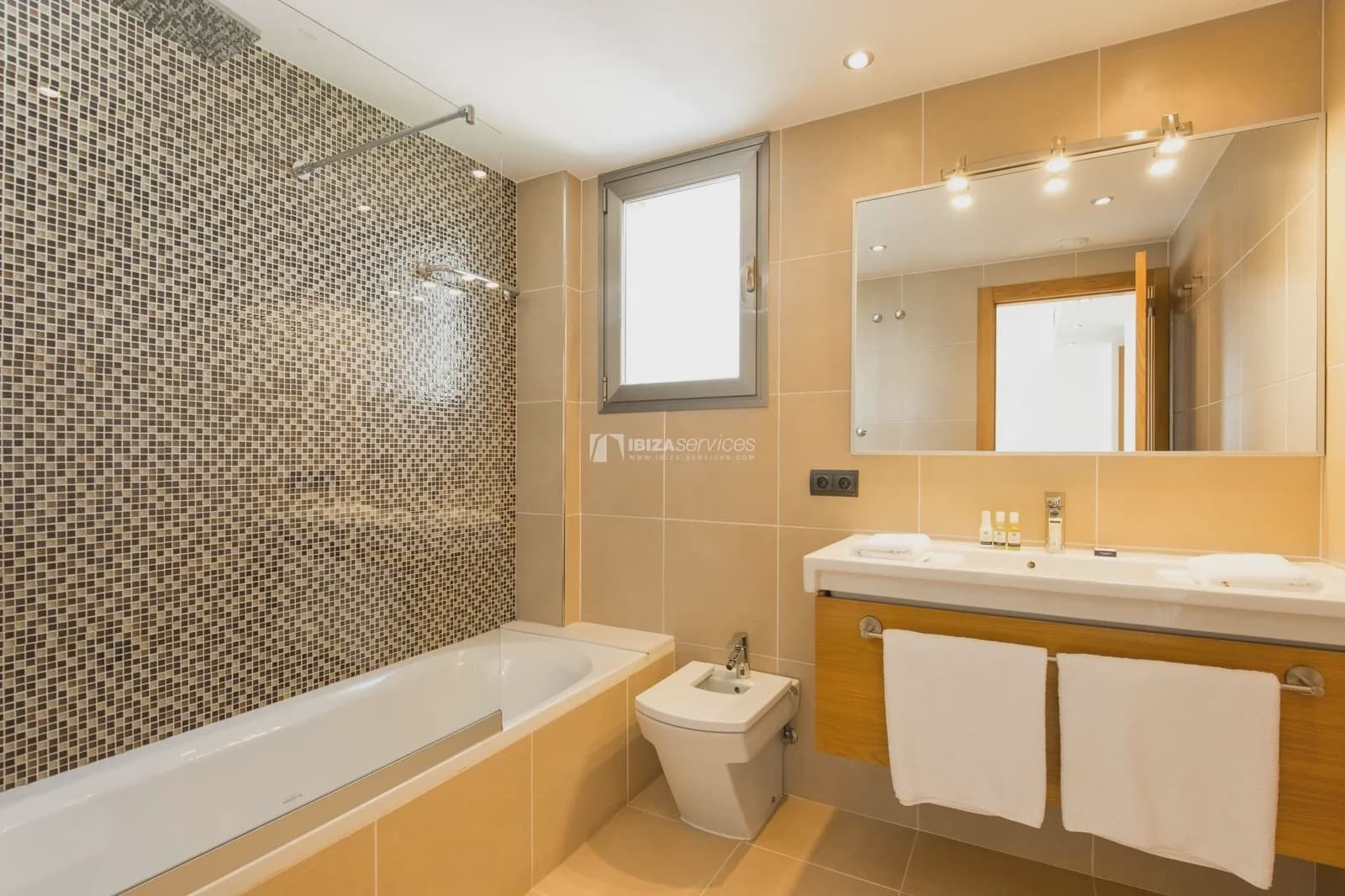 Apartamento de 3 habitaciones en Ibiza / Eivissa ciudad en alquiler con piscina garaje - 1.500 € (Ref: 9177614)