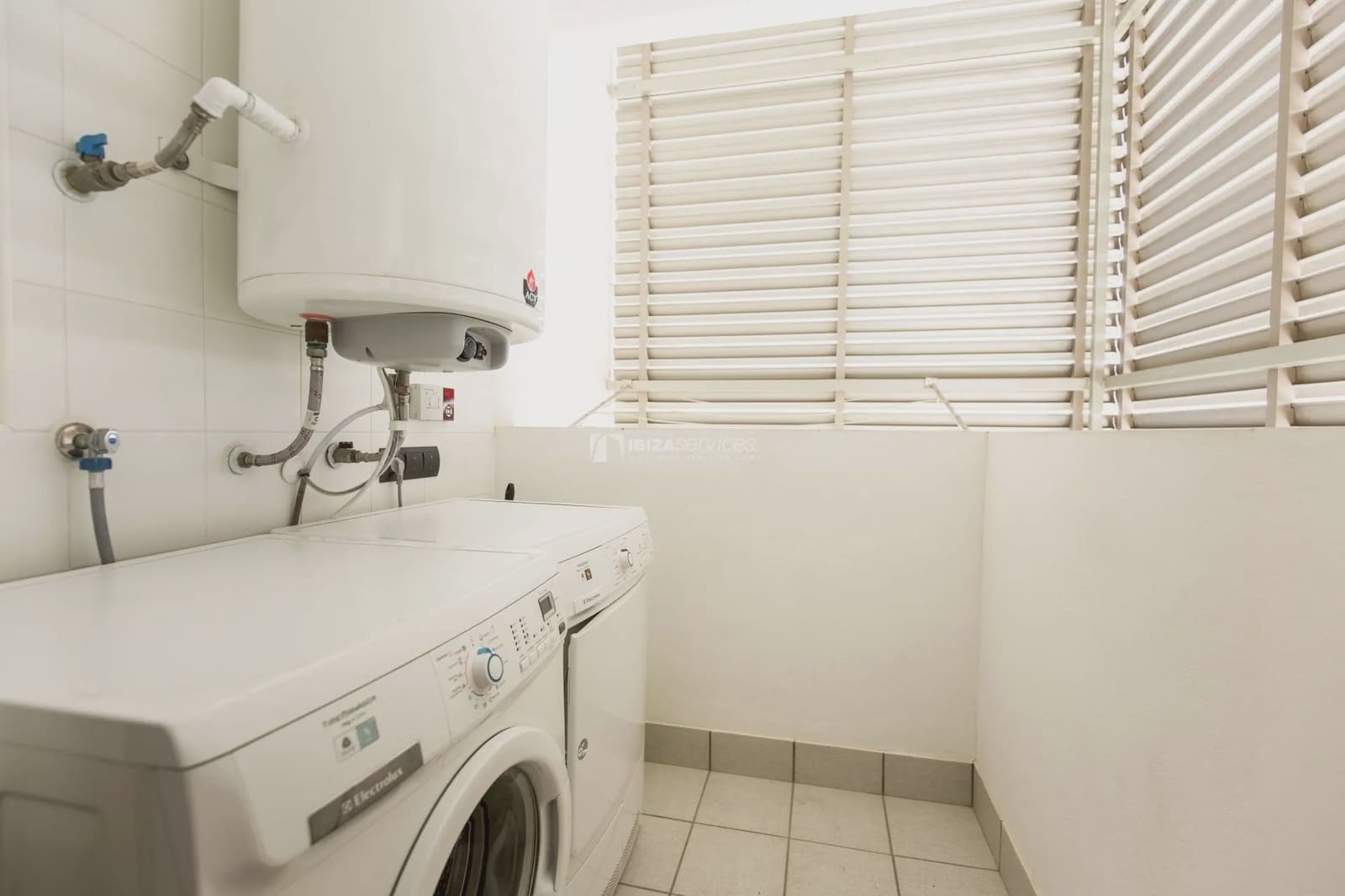 Apartamento de 3 habitaciones en Ibiza / Eivissa ciudad en alquiler con piscina garaje - 1.500 € (Ref: 9177614)
