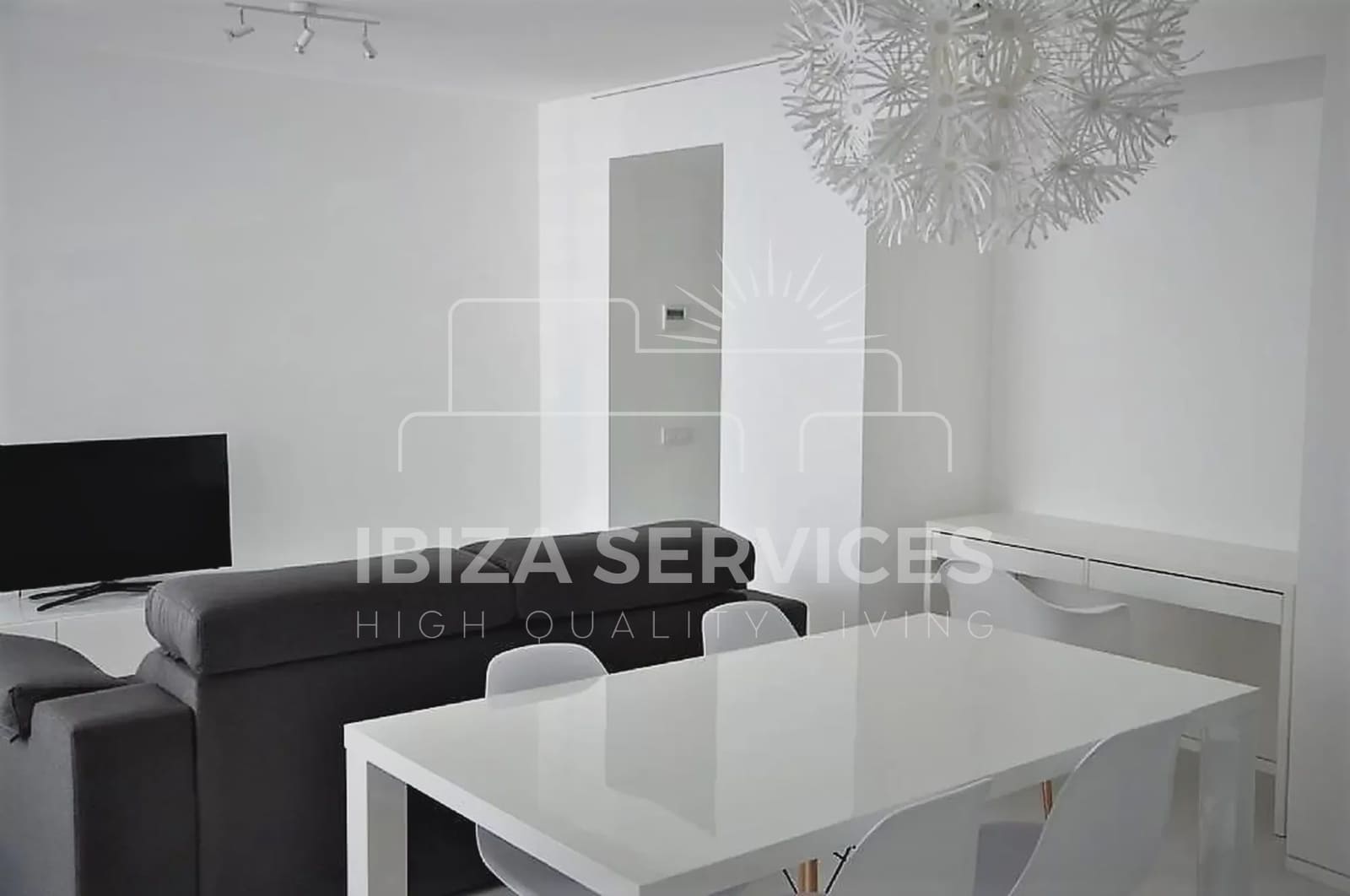 2 makuuhuone Huoneisto vuokrattavana paikassa Talamanca mukana uima-altaan 
autotalli - 1 150 € (Ref: 9180674)