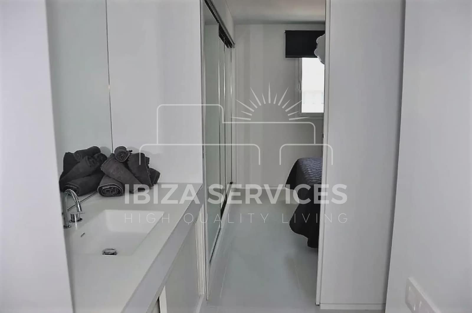 2 makuuhuone Huoneisto vuokrattavana paikassa Talamanca mukana uima-altaan 
autotalli - 1 150 € (Ref: 9180674)