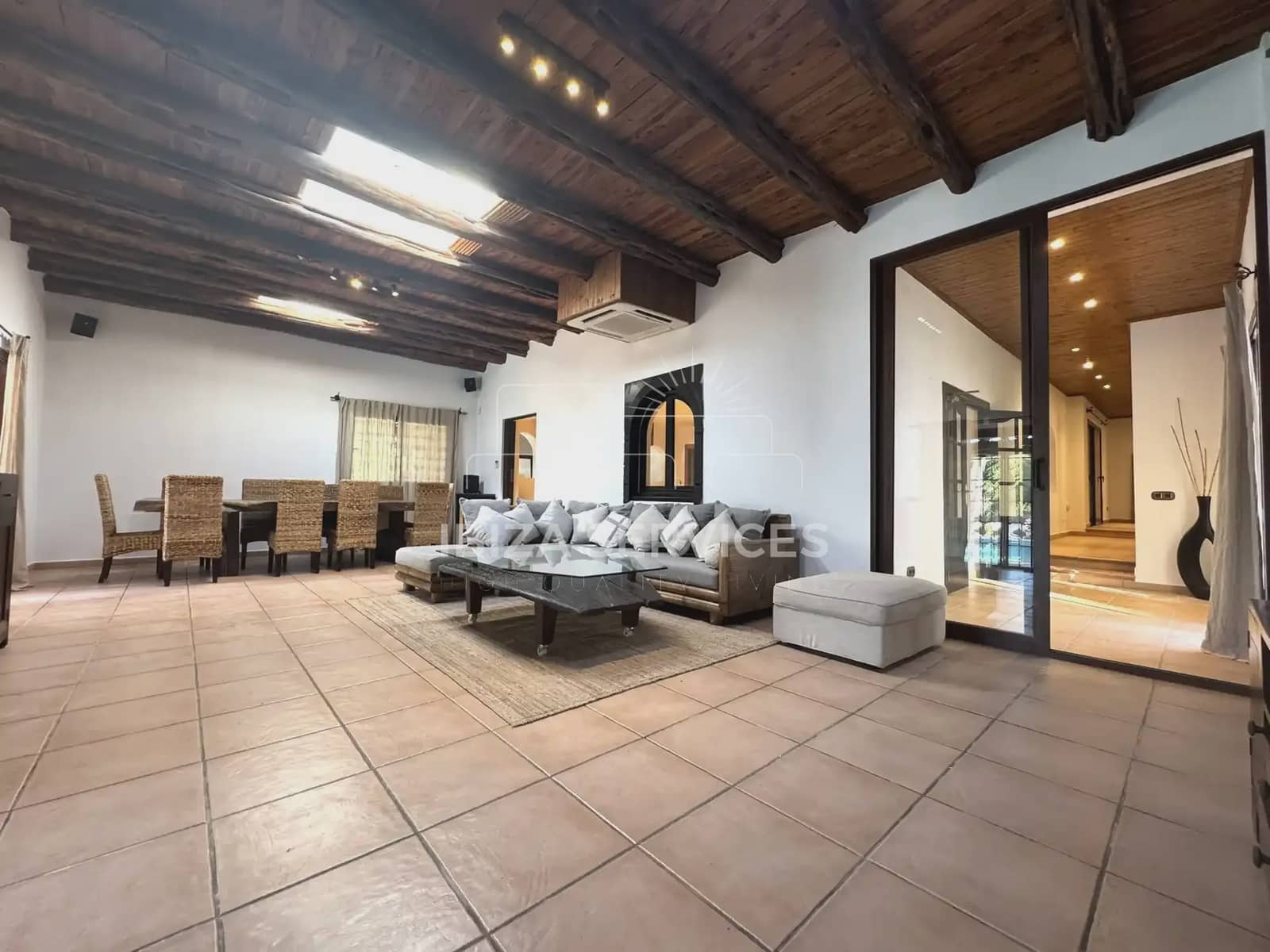 5 bedroom Villa for rent in Sant Jordi de Ses Salines with pool garage - € 7,500 (Ref: 9226034)