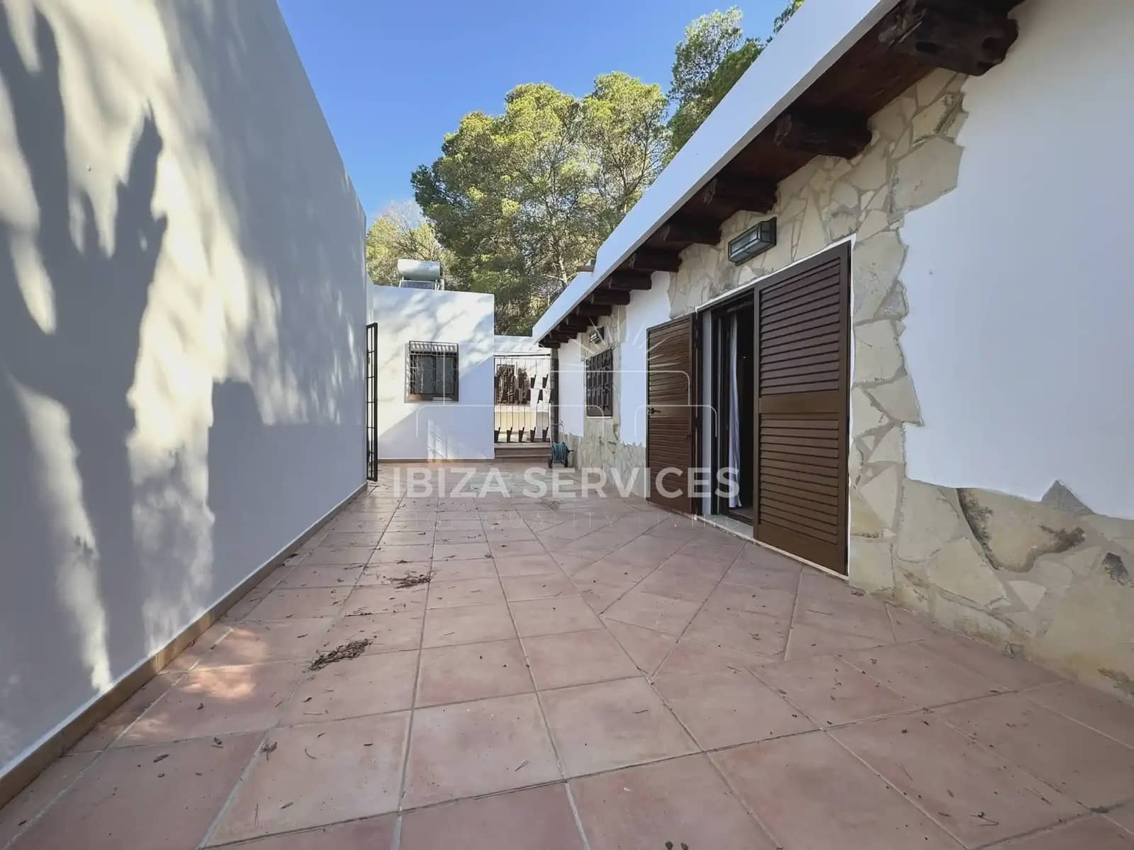 5 bedroom Villa for rent in Sant Jordi de Ses Salines with pool garage - € 7,500 (Ref: 9226034)