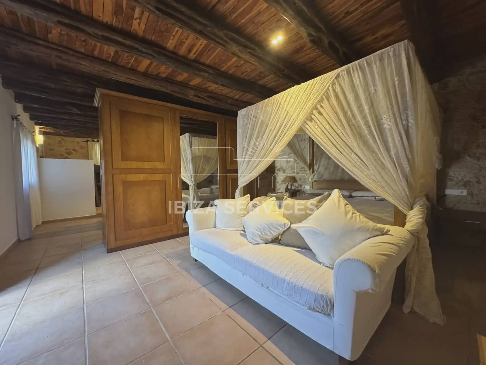 5 bedroom Villa for rent in Sant Jordi de Ses Salines with pool garage - € 7,500 (Ref: 9226034)