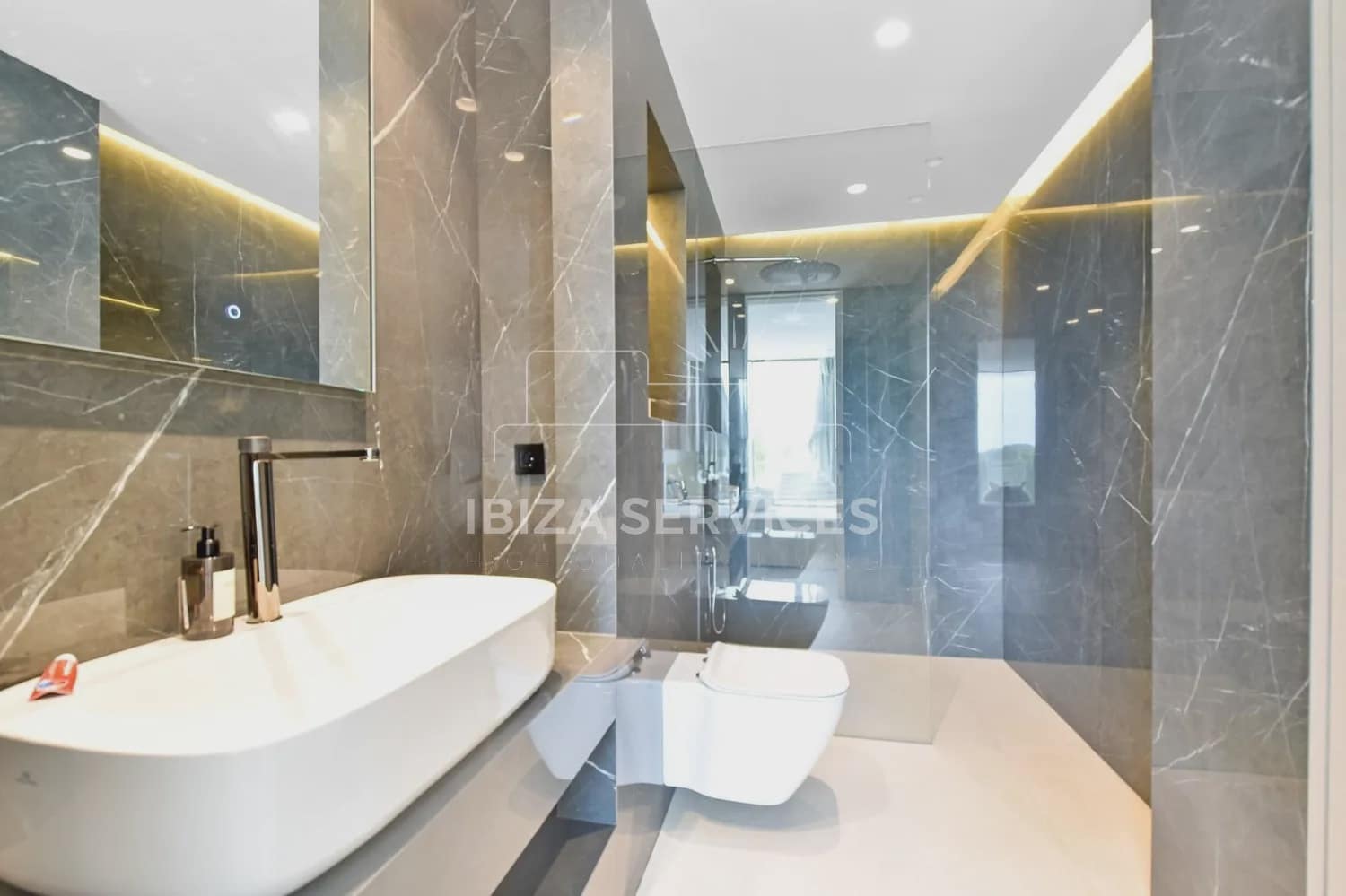 7 sypialnia Willa na sprzedaż w Nuestra Senora de Jesus z basenem garażem - 8 500 000 € (Ref: 9245427)