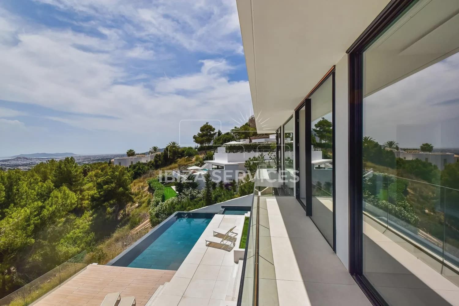 7 sypialnia Willa na sprzedaż w Nuestra Senora de Jesus z basenem garażem - 8 500 000 € (Ref: 9245427)