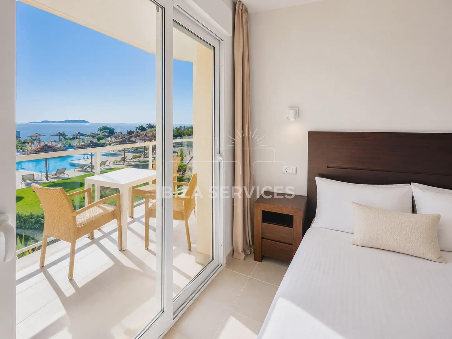 2 bedroom Apartment for rent in Cala d'en Bou with pool - € 2,000 (Ref: 9348004)