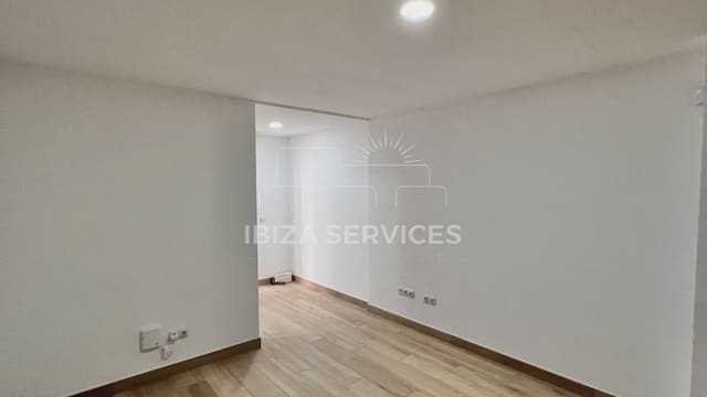 2 sovrum Lägenhet till salu i Ibiza stad med pool - 770 000 € (Ref: 9354529)