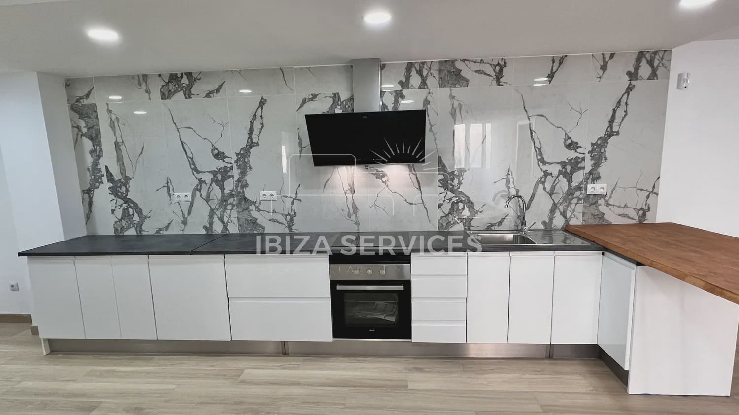 2 sovrum Lägenhet till salu i Ibiza stad med pool - 770 000 € (Ref: 9354529)