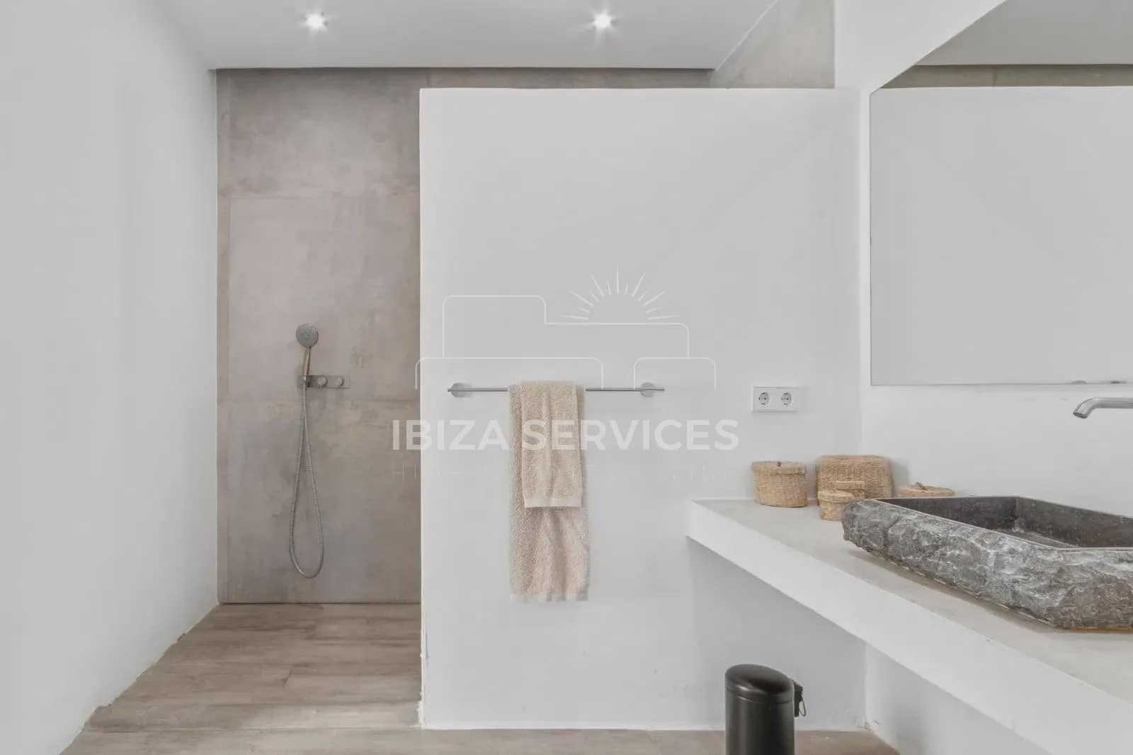 5 bedroom Villa for rent in San Miguel / Sant Miquel de Balansat with pool garage - € 9,000 (Ref: 9497919)