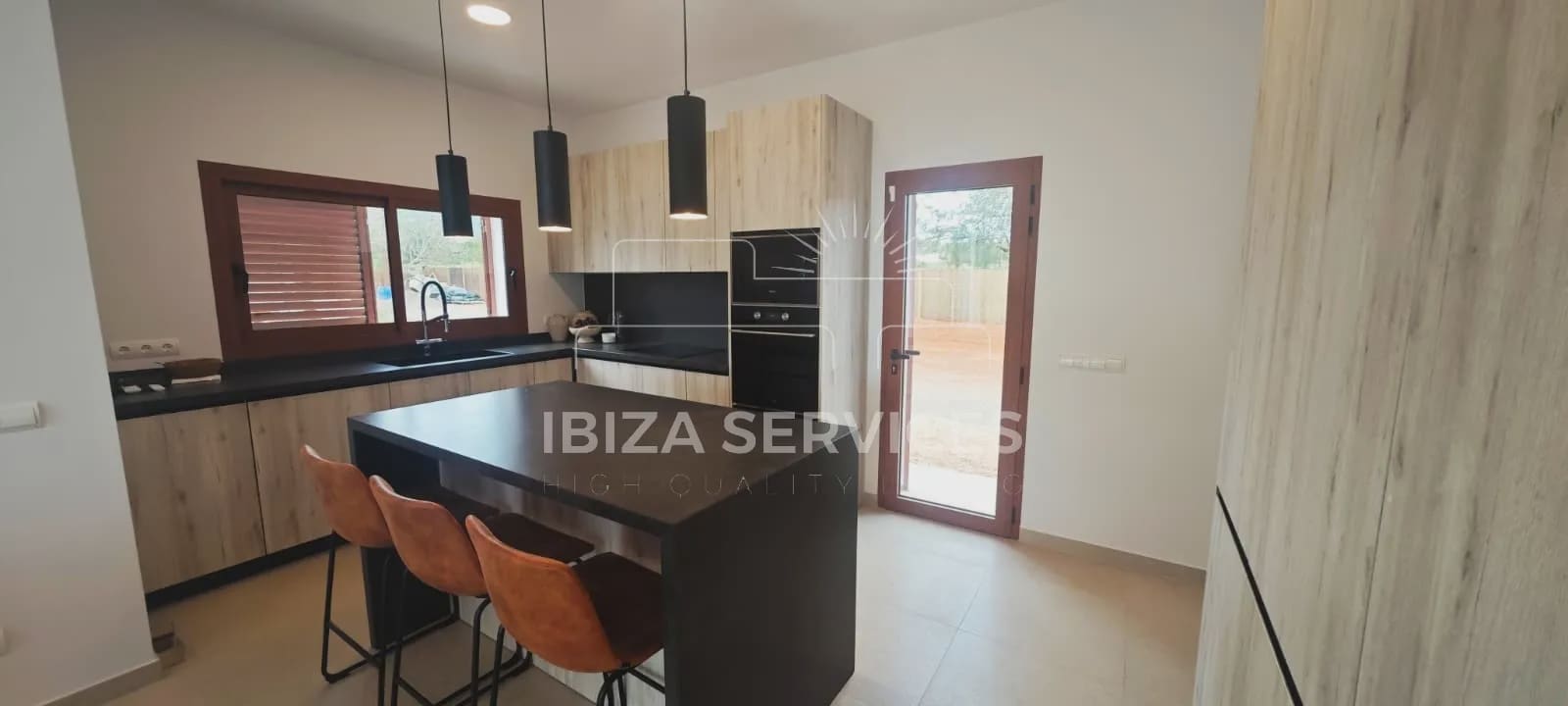 4 soveværelse Finca/Landehus til leje i Santa Eulalia / Santa Eularia med garage - € 6.000 (Ref: 9529027)