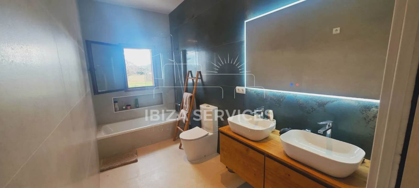 4 soveværelse Finca/Landehus til leje i Santa Eulalia / Santa Eularia med garage - € 6.000 (Ref: 9529027)