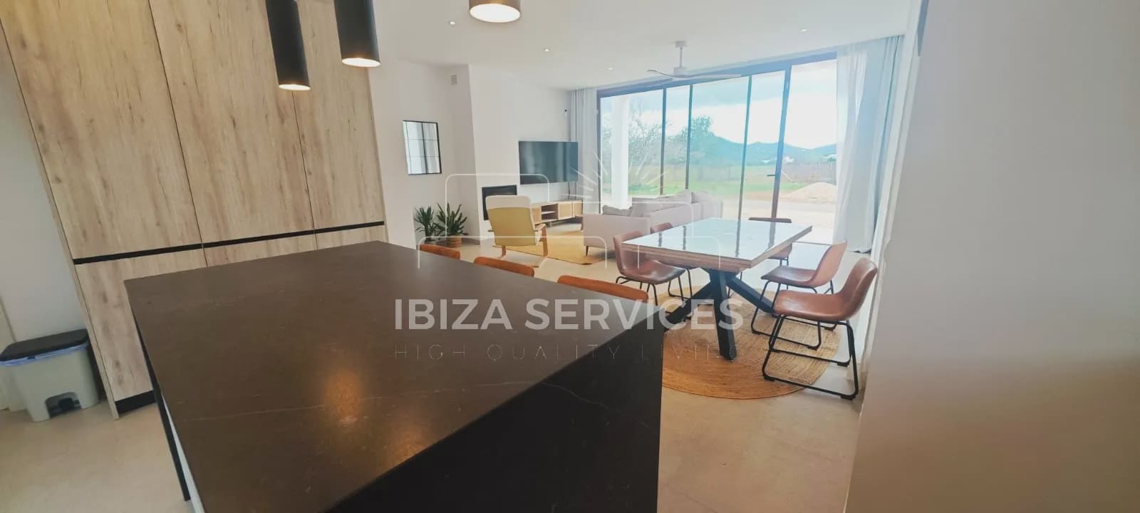 4 soveværelse Finca/Landehus til leje i Santa Eulalia / Santa Eularia med garage - € 6.000 (Ref: 9529027)