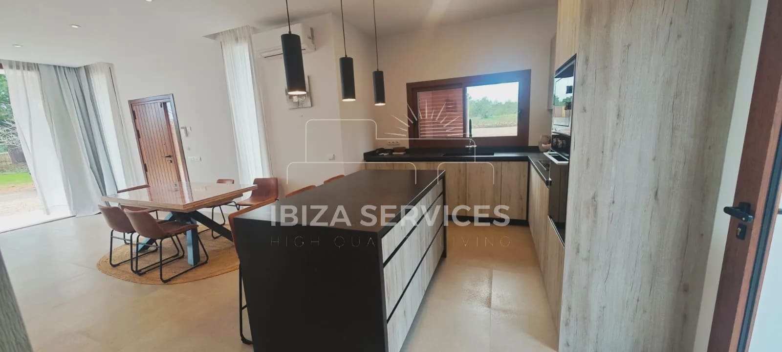4 soveværelse Finca/Landehus til leje i Santa Eulalia / Santa Eularia med garage - € 6.000 (Ref: 9529027)