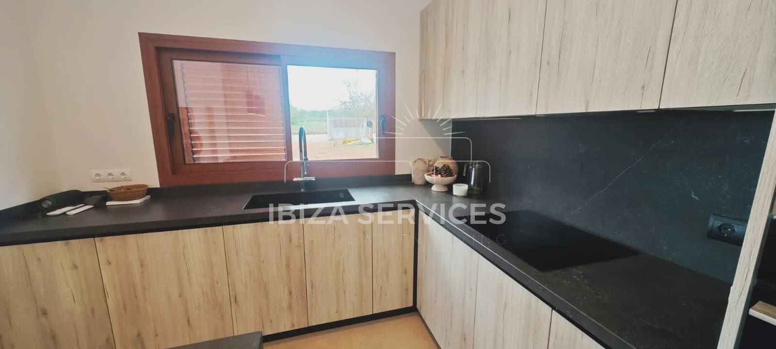 4 soveværelse Finca/Landehus til leje i Santa Eulalia / Santa Eularia med garage - € 6.000 (Ref: 9529027)